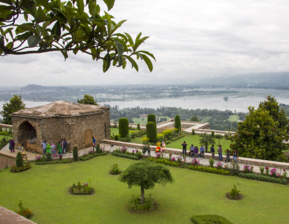 How to plan Kashmir Tour in May