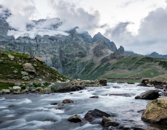 Romantic Retreats: Discover the Top Kashmir Honeymoon Places